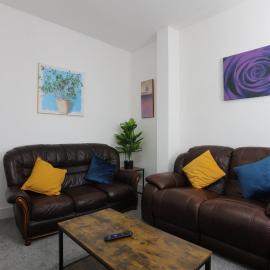 Contractor House, 4 Bed Ensuite, Near Stadium