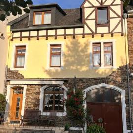 Ferienhaus Knecht، فندق في Neef