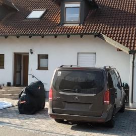 Drei-Zimmer-Wohnung, parken vor dem Haus