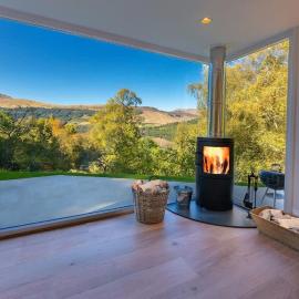 The Tractor Shed- Elevated Hot Tub with Loch Views