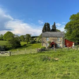 Cotswold Cottage with Private Valley Views - Only 15 Minutes from Cheltenham & Stroud
