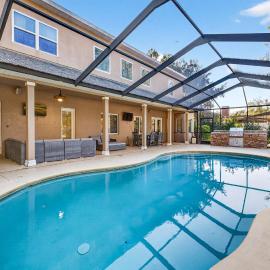 family house 5BR Heated Pool Home in Brandon - Pool Table, hotel i Brandon