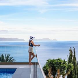 Half Gate Villa - Ocean View & Private Pool, hotel i Gaula