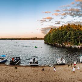 Bootleggers Lodge on Lake Nokomis, hotel in Tomahawk