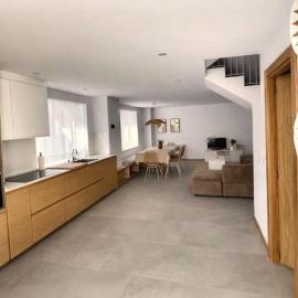 Casa de Piedra con Encanto l Patio Privado l Playa a 2 minutos, hotel in Castro-Urdiales