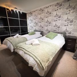 6 Bed home near to Birmingham Nec Airport 6 miles from city centre