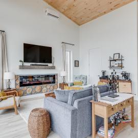 Mtn-View 'Hidden Falls' Cabin w/ Hot Tub & Deck, Hotel in Andrews
