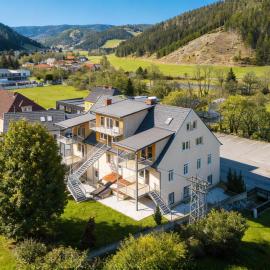 NRV Top 7, hotel a Möderbrugg