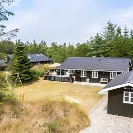 4 star holiday home in Blokhus, hotel en Blokhus