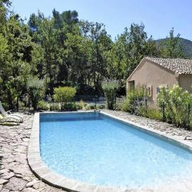 Ménerbes Home with Private Pool، فندق في منيرب