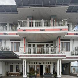 RedDoorz near Pantai Lumban Bul Bul Balige Toba, hotel v Balige