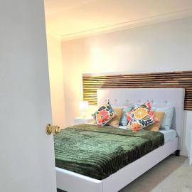 comfortable rooms near perth airport, hotel in Perth