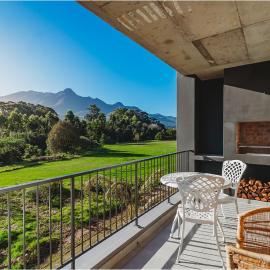 201 The Meadows Stunning Mountain Views, hotel din George