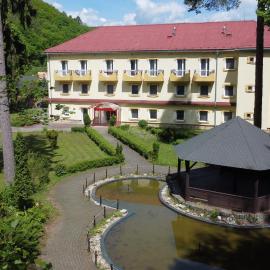 Matej Bel - Kupelne pobyty s procedurami v Liecebnych termalnych kupeloch, hotel di Sklené Teplice