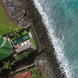 Villa Rosita Oceanfront Villa with Private Chef in Bali, hotel in Klungkung