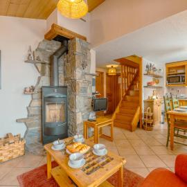 Alpine Duplex w/ Balcony & Fireplace - Happy Rentals