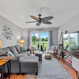 Beachside Condo w Stunning Lake Views, hotel sa Sheboygan
