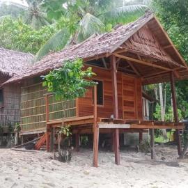 Napoleon Homestay Raja Ampat, hotel in Poelau Mansoear