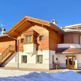Cesa Dolomia Apartments, hotel di Canazei