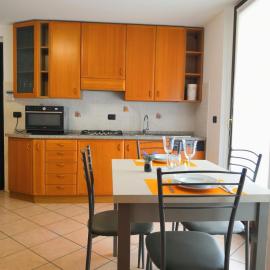 Casa Friz - between Como and Milan, with AC and parking, hotel Cantùban