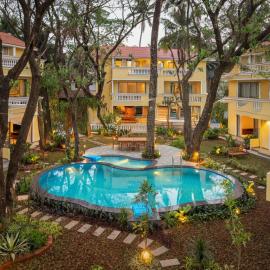 Kensho Villas Daisy with Private Pool Serene 5-BHK With Shared Pool & Lift, Near Popular Beaches by ELIVAAS, hotel in Majorda
