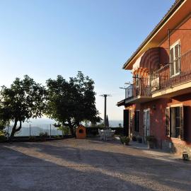 Casa Remussi, hotel en Treiso