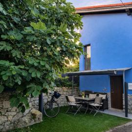 La Pitufina Blue, hotel u gradu 'Andrín'