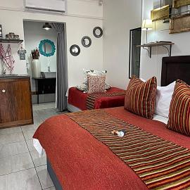 Magalies B&B LANGENHOVENPARK، فندق في Universitas