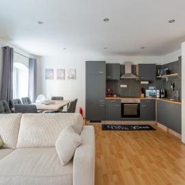 Large Maisonette I 90 m2 I For Groups & Families I 9 Guests I 3 Rooms