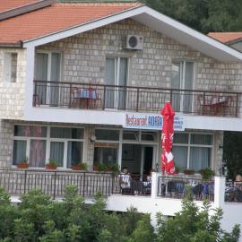 Guest House & Restaurant Adriatic Klek、クレックのホテル
