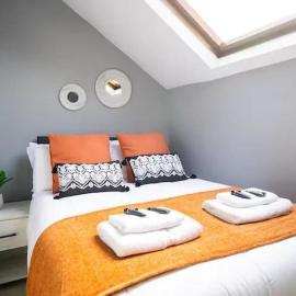 Peaceful 5BR Home -Fast WiFi & Parking- Netflix