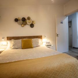 Habitación Roca Foradada en Casa Camí de les Aigües Monistrol de Montserrat, hotel v mestu Monistrol