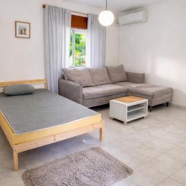Private Room in Corroios 15 Minutes from the Beach - Quarto Privado em Corroios com Fácil Acesso à Praia e Lisboa, Hotel in Corroios