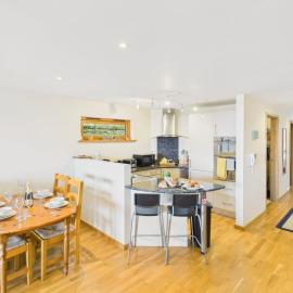 1 Arvor – Two-Bedroom Apartment with Parking at Maenporth Beach! Cornwall