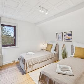 Nalia Homes - Central apartment with train station within walking distance – hotel w mieście Pinneberg