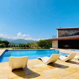 Villa Cavil Jacuzzi con Calefaccion Cerca a Medellin, hotel in Sopetrán
