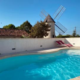 Les Curies - ludogîte, gîte et moulin avec piscine, hôtel à Aujols