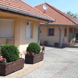 Holiday Home Hochwertiges Ferienhaus Steffi mit Terrasse by Interhome