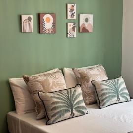 Good Place, Tropical House near Beach Rooftop, hotel in Rivière Noire