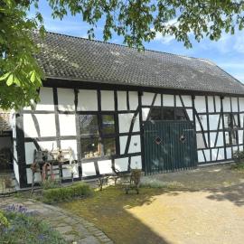 Historische Scheune mit Whirlpool, hotel din Knippgierscheid