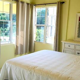 SUNFLOWER LANE QUEEN Balcony Room APARTMENT, Hotel in Tortola