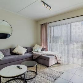 #AlimamaSpaces Thando's Fynbos, hotel in Cape Town