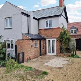 Charming 3-Bed Home in Quaint Lincolnshire Village