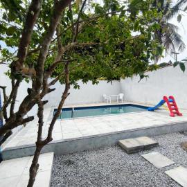 Casa com Piscina Churrasqueira e Varanda