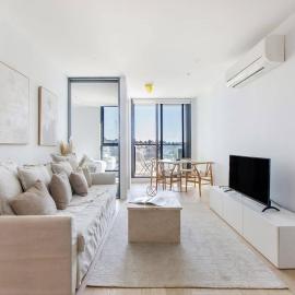 Perched on Parkville - A Minimalist Retreat with Pool