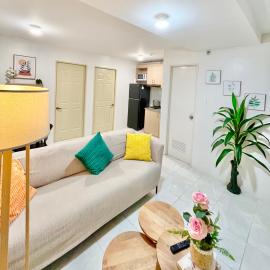 Cozy 2 Bedrooms Condo For Family & Group Stays with Netflix, Wifi & Board Games by Gerra Unit Clea, hotel in Mandaue City