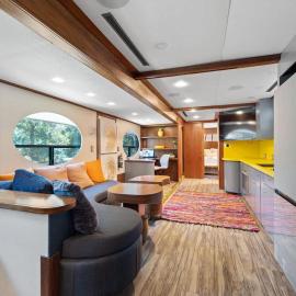 The Skittles Unit, hotel din Austin