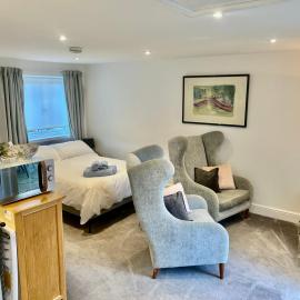 Cotswold studio with kitchen & patio, hotel in Witney