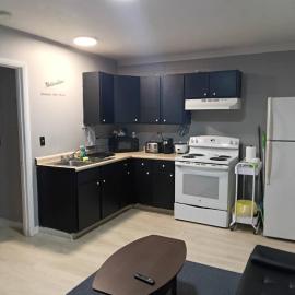 Cosy single-level home with laundry and parking, Hotel in Huntington