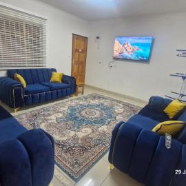 Royal Inn - Fully Furnished Self-Catering Apartments, hotel a Lenasia